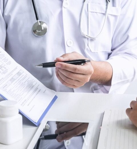 A consultation between a patient and a naturopathic doctor